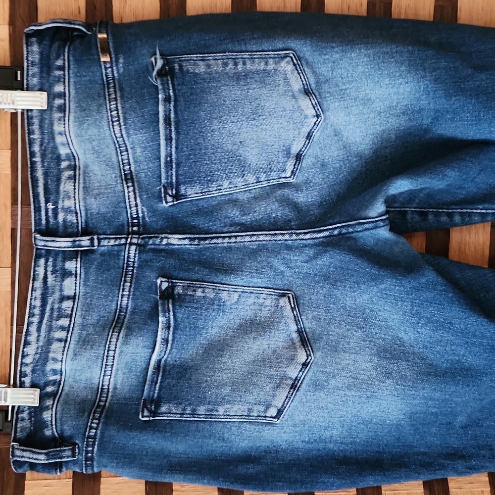 Kancan Stretch Fray Hem Capri  Jeans - Picture 5 of 9